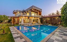 Stayvista'S Bella Dream - Mountain-View With Outdoor Pool, Lawn Featuring A Gazebo & Indoor Games