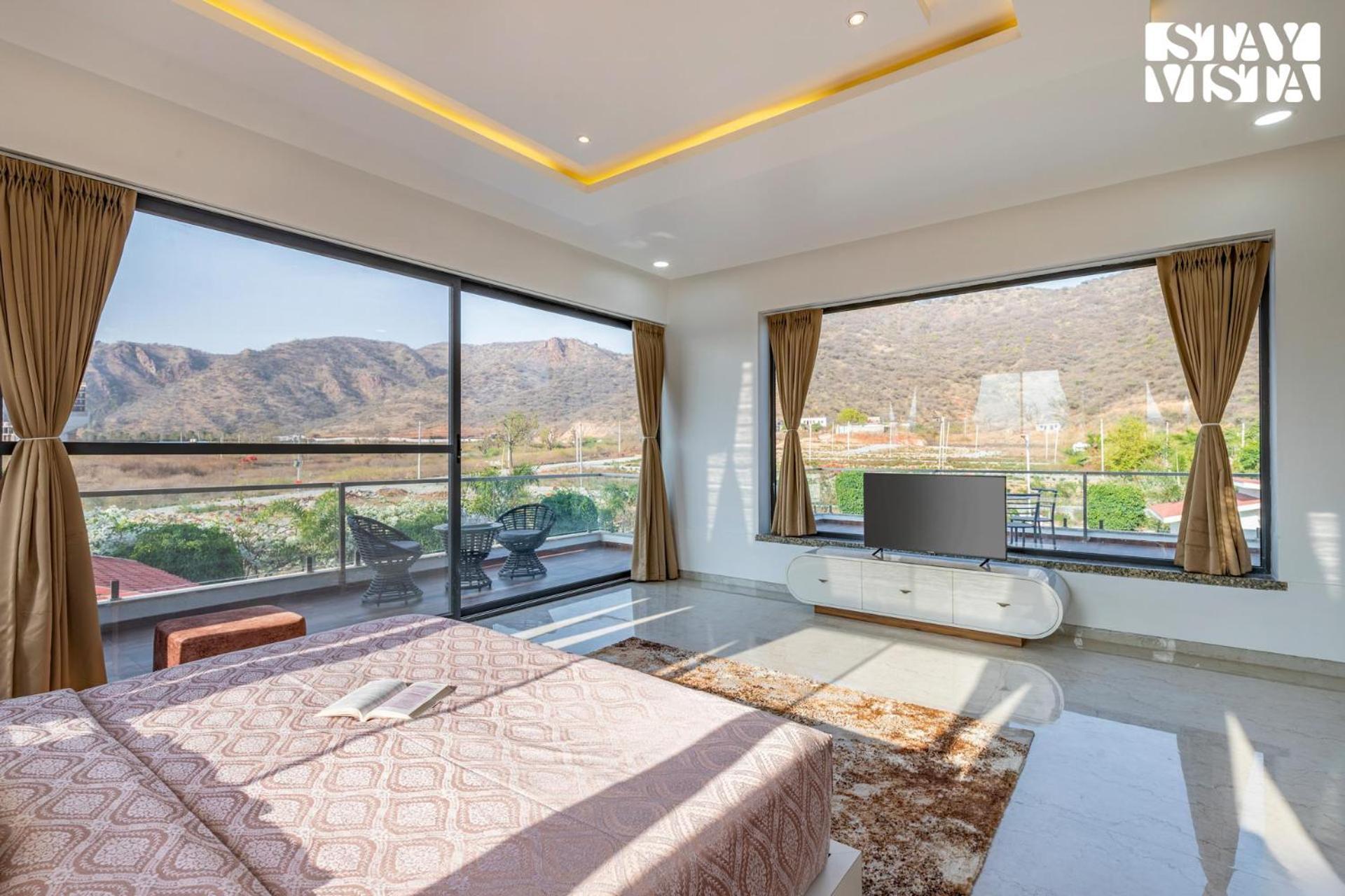 Stayvista'S Bella Dream - Mountain-View With Outdoor Pool, Lawn Featuring A Gazebo & Indoor Games Udaipur Exterior foto