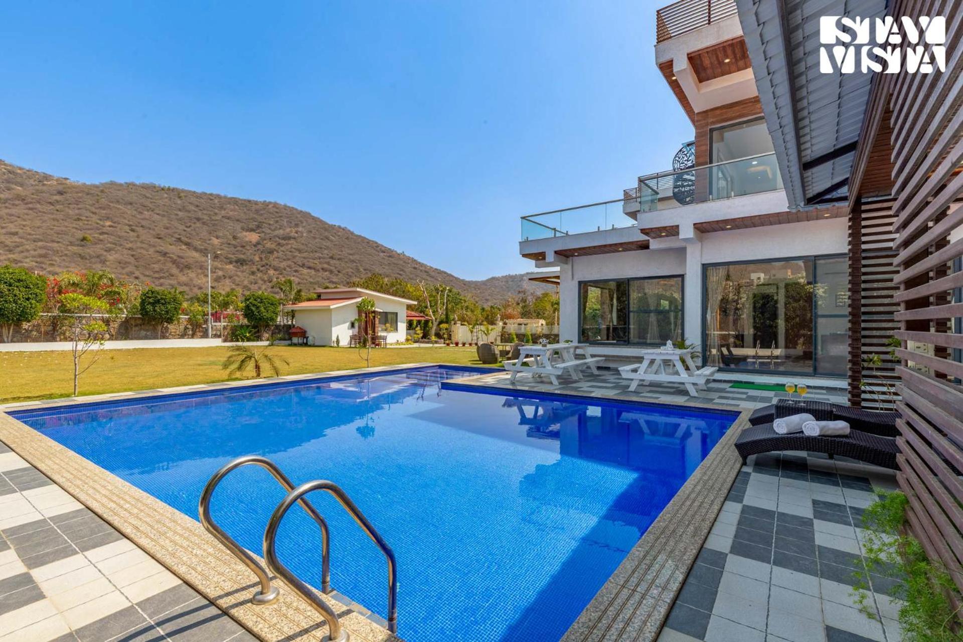 Stayvista'S Bella Dream - Mountain-View With Outdoor Pool, Lawn Featuring A Gazebo & Indoor Games Udaipur Exterior foto